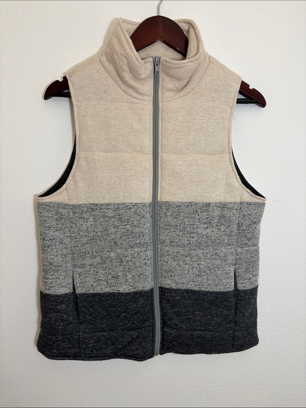 Staccato Colorblock Zip Front Vest in Beige and Gray